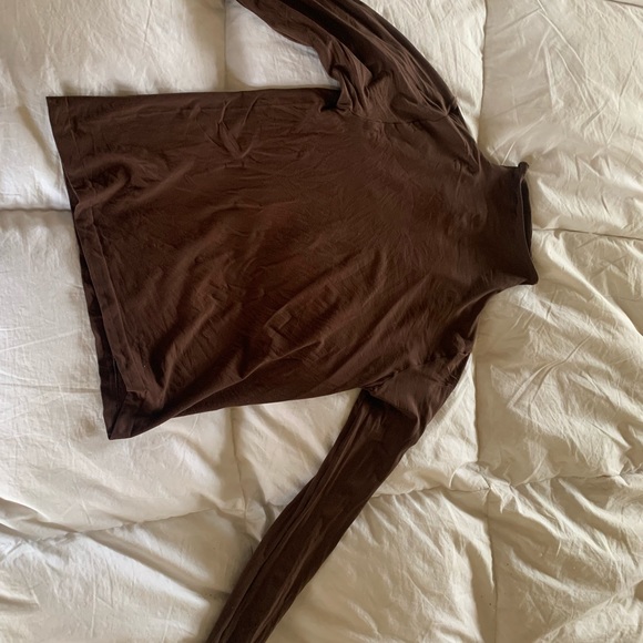 ✨Skims soft smoothing turtleneck top in the shade cocoa, size medium.  NWOT - Picture 2 of 3